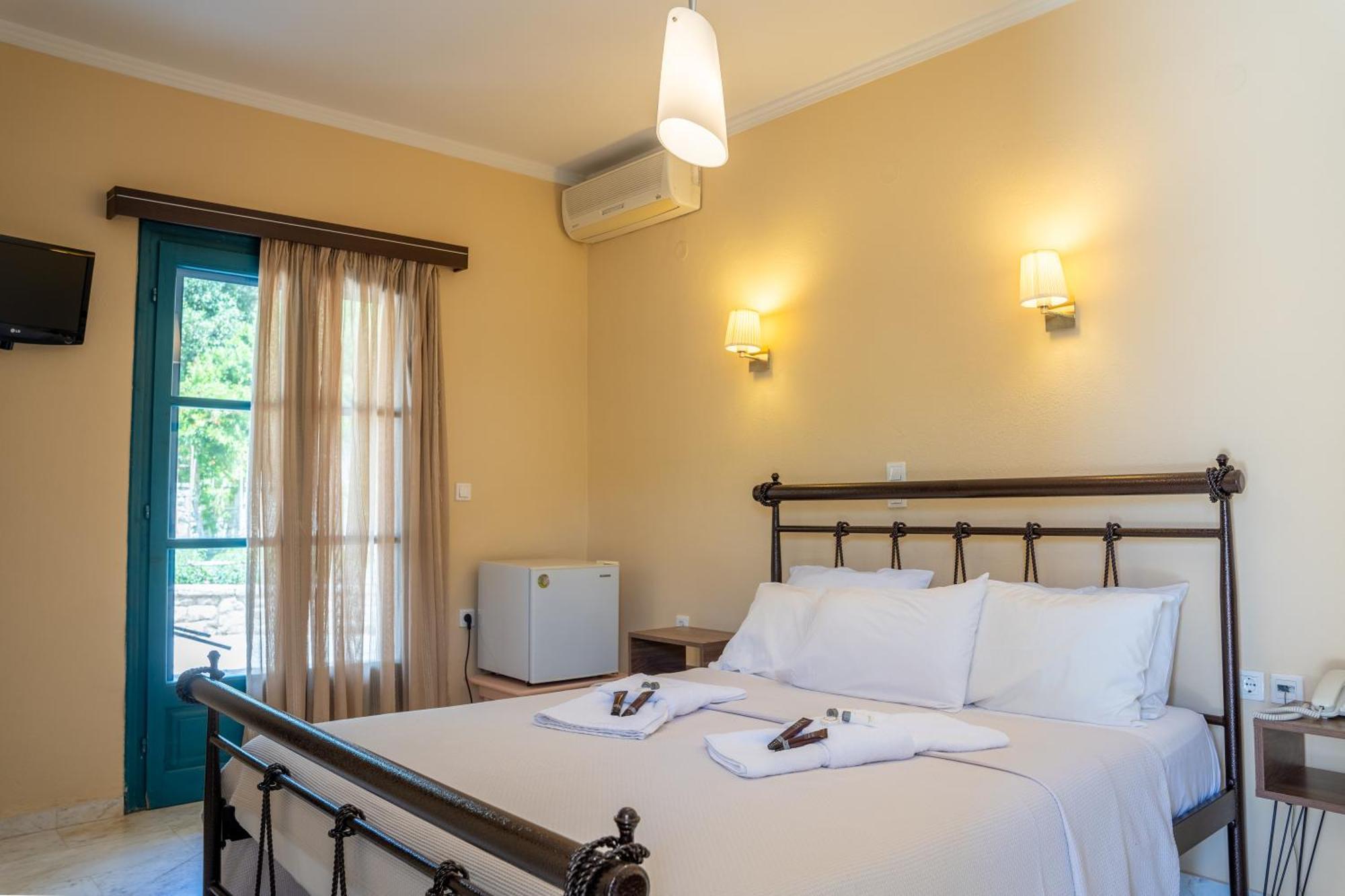 Karavostasi Beach Hotel 波帝卡 外观 照片